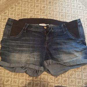 Liz Lange Maternity Shorts Must Bundle!